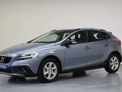 Blauw Gebruikt 2017 Volvo V40 CC Stationwagen | € 16.950 (Eerlijke prijs)