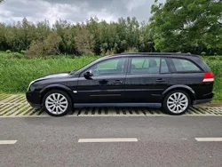 Zwart Gebruikt 2004 Opel Vectra Comfort Stationwagen | € 1.950 (Iets duurder)