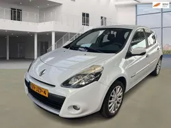 Wit Gebruikt 2009 Renault Clio II Dynamique Hatchback | € 2.100 (Eerlijke prijs)