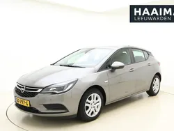 Bruin Gebruikt 2016 Opel Astra Edition Hatchback | € 9.445 (Eerlijke prijs)