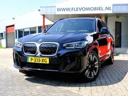 Zwart, metallic lak Gebruikt 2022 BMW iX3 Sport Line SUV | € 40.950 (Goede deal)
