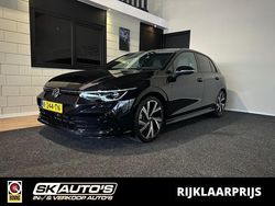 Zwart Gebruikt 2021 VW Golf VIII R-line Hatchback | € 22.495 (Eerlijke prijs)