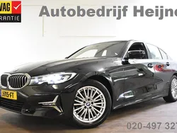 Zwart, metallic lak Gebruikt 2020 BMW 318 Executive Sedan | € 24.745 (Eerlijke prijs)