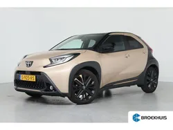Bruin Gebruikt 2023 Toyota Aygo Premium Hatchback | € 21.900 (Eerlijke prijs)