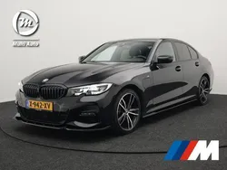 Zwart, metallic lak Gebruikt 2021 BMW 320 M Sport Sedan | € 31.830 (Eerlijke prijs)