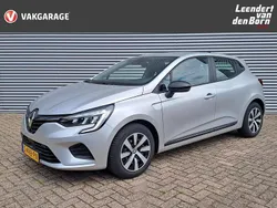 Grijs metallic Gebruikt 2023 Renault Clio V Equilibre Hatchback | € 15.795 (Goede deal)