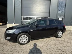Zwart Gebruikt 2011 Opel Astra Edition Stationwagen | € 3.750 (Goede deal)