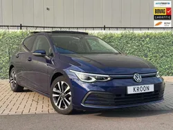 Blauw, metallic lak Gebruikt 2020 VW Golf VIII Style Hatchback | € 26.499 (Eerlijke prijs)