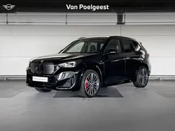 Saphirschwarz metallic (zwart metallic) Gebruikt 2024 BMW iX1 Shadowline SUV | € 48.500 (Eerlijke prijs)