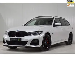 Wit Gebruikt 2022 BMW 330 Executive Stationwagen | € 36.995 (Eerlijke prijs)