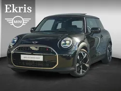 Zwart, metallic lak Gebruikt 2024 Mini Cooper S Favoured Hatchback | € 37.900 (Eerlijke prijs)