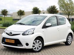 Wit Gebruikt 2012 Toyota Aygo Hatchback | € 4.950 (Eerlijke prijs)