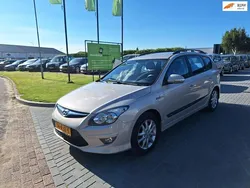 Beige, metallic lak Gebruikt 2011 Hyundai i30 Stationwagen | € 3.299 (Eerlijke prijs)