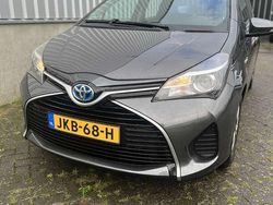 Grijs Gebruikt 2015 Toyota Yaris Hybrid Hatchback | € 10.500 (Goede deal)