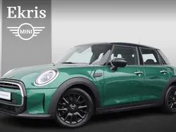 British racing green Gebruikt 2023 Mini Cooper Classic Hatchback | € 27.450 (Goede deal)