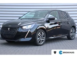 Zwart, metallic lak Gebruikt 2022 Peugeot 208 Allure Hatchback | € 19.400 (Eerlijke prijs)