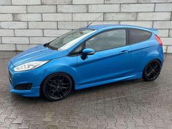 Blauw Gebruikt 2015 Ford Fiesta Titanium Hatchback | € 5.250 (Eerlijke prijs)
