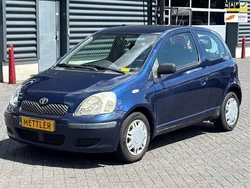 Blauw, metallic lak Gebruikt 2004 Toyota Yaris Hatchback | € 750 (Eerlijke prijs)