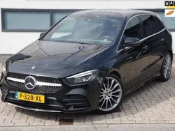 Zwart, metallic lak Gebruikt 2020 Mercedes B180 Premium Plus MPV | € 26.450 (Eerlijke prijs)