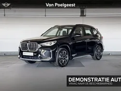 Saphirschwarz metallic (zwart metallic) Nieuw 2025 BMW X1 xLine SUV | € 61.889 (Eerlijke prijs)