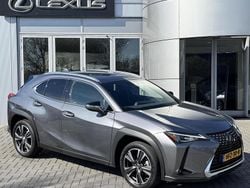 Grijs, metallic lak Gebruikt 2020 Lexus UX 250h Business Edition SUV | € 26.700 (Goede deal)