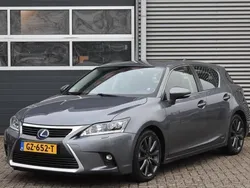 Grijs Gebruikt 2015 Lexus CT200h Luxury Line Hatchback | € 14.940 (Eerlijke prijs)