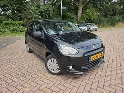 Zwart, metallic lak Gebruikt 2015 Mitsubishi Space Star Hatchback | € 2.950 (Super prijs)
