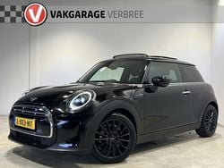 Zwart Gebruikt 2021 Mini Cooper Essential Hatchback | € 18.940 (Eerlijke prijs)