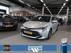 Grijs, metallic lak Gebruikt 2019 Toyota Corolla Style Hatchback | € 18.750 (Eerlijke prijs)