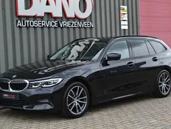 Zwart Gebruikt 2021 BMW 318 Executive Stationwagen | € 27.950 (Goede deal)