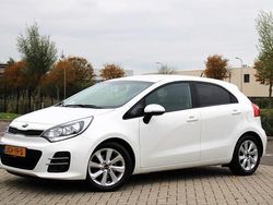 Wit Gebruikt 2015 Kia Rio Comfort Hatchback | € 8.450 (Eerlijke prijs)
