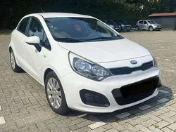 Wit Gebruikt 2013 Kia Rio MPV | € 4.999 (Eerlijke prijs)