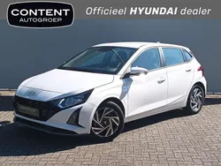 Wit metallic Gebruikt 2024 Hyundai i20 Comfort Hatchback | € 18.940 (Eerlijke prijs)