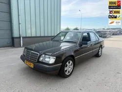 Bruin Gebruikt 1985 Mercedes E230 Sedan | € 2.400