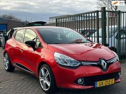 Rood Gebruikt 2015 Renault Clio IV Expression Hatchback | € 7.499 (Eerlijke prijs)