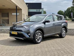 Grijs Gebruikt 2017 Toyota RAV4 Hybrid Style SUV | € 25.445 (Goede deal)
