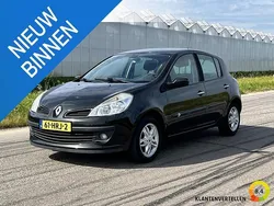Zwart Gebruikt 2009 Renault Clio II Dynamique Hatchback | € 2.450 (Eerlijke prijs)