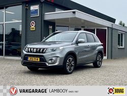 Grijs Gebruikt 2023 Suzuki Vitara Style SUV | € 28.950 (Eerlijke prijs)