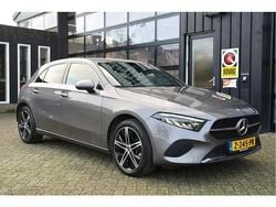 Grijs (metallic) Gebruikt 2024 Mercedes A250 Luxury Hatchback | € 33.999 (Goede deal)
