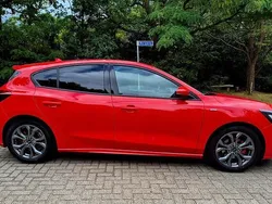 Rood Gebruikt 2025 Ford Focus ST-Line Hatchback | € 29.950 (Iets duurder)