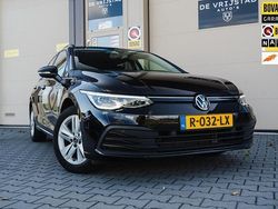Zwart Gebruikt 2021 VW Golf VIII Life Stationwagen | € 17.900 (Goede deal)