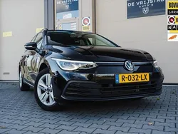 Zwart Gebruikt 2021 VW Golf VIII Life Stationwagen | € 17.900 (Goede deal)
