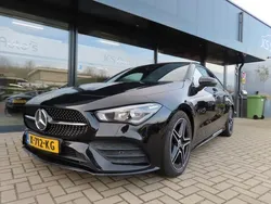 Zwart, metallic lak Gebruikt 2021 Mercedes CLA180 AMG Sedan | € 25.999 (Super prijs)