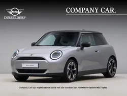 Zwart Gebruikt 2024 Mini Cooper Favoured Hatchback | € 38.490