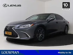 Grijs, metallic lak Gebruikt 2023 Lexus ES300 Business Edition Sedan | € 43.450
