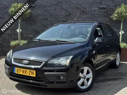 Zwart Gebruikt 2005 Ford Focus Ambiente Hatchback | € 1.295 (Eerlijke prijs)