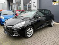 Zwart (metallic) Gebruikt 2018 Renault Clio IV Hatchback | € 7.995 (Eerlijke prijs)