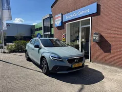 Blauw Gebruikt 2017 Volvo V40 CC Stationwagen | € 14.999 (Eerlijke prijs)