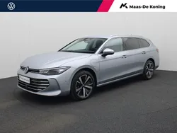 Zilver Gebruikt 2024 VW Passat Business Stationwagen | € 42.740 (Iets duurder)