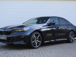 Zwart Nieuw 2025 BMW i5 M Sport Sedan | € 91.366 (Iets duurder)